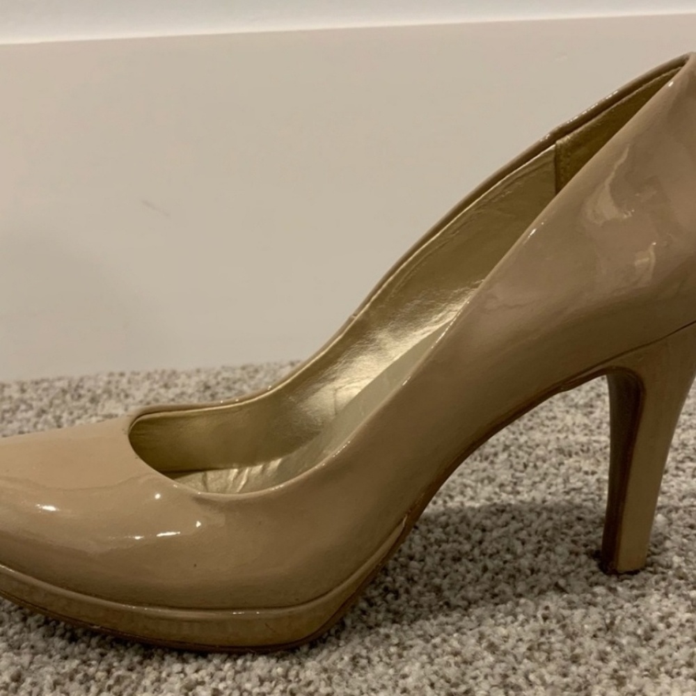 New bandolino berta pumps